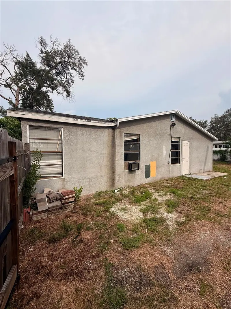 806 W Shell Point Rd, FL
