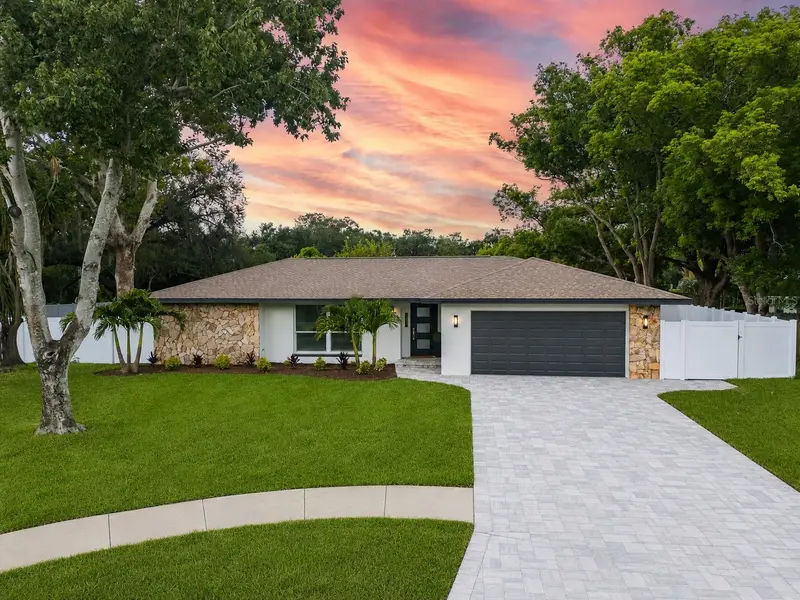 1967 Castille Dr, FL