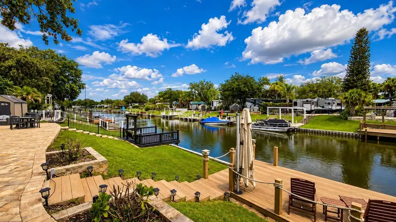 453 Waterway Dr, FL