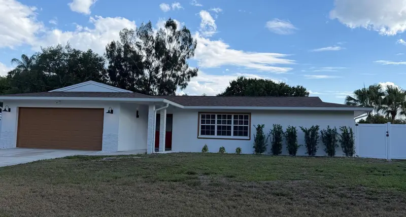 4534 N Lake Dr, FL