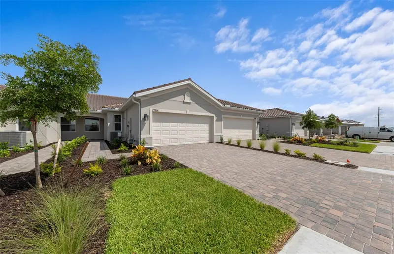 27104 Clam Shell Ct, FL