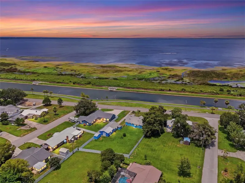 211 Lakeshore Blvd, FL