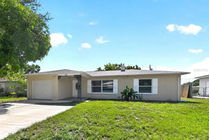 5235 Robin Ln N, FL