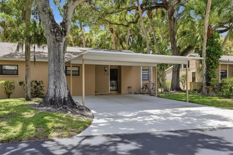 5063 Village Gardens Dr #9, FL