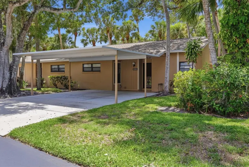 5063 Village Gardens Dr #9, FL