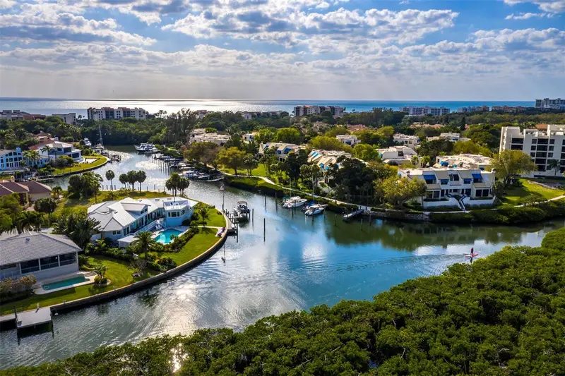 1906 Harbourside Dr #304, FL