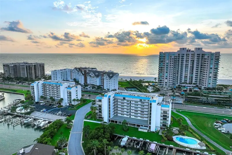 1581 Gulf Blvd #203n, FL