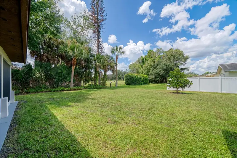 943 Fairway Dr, FL