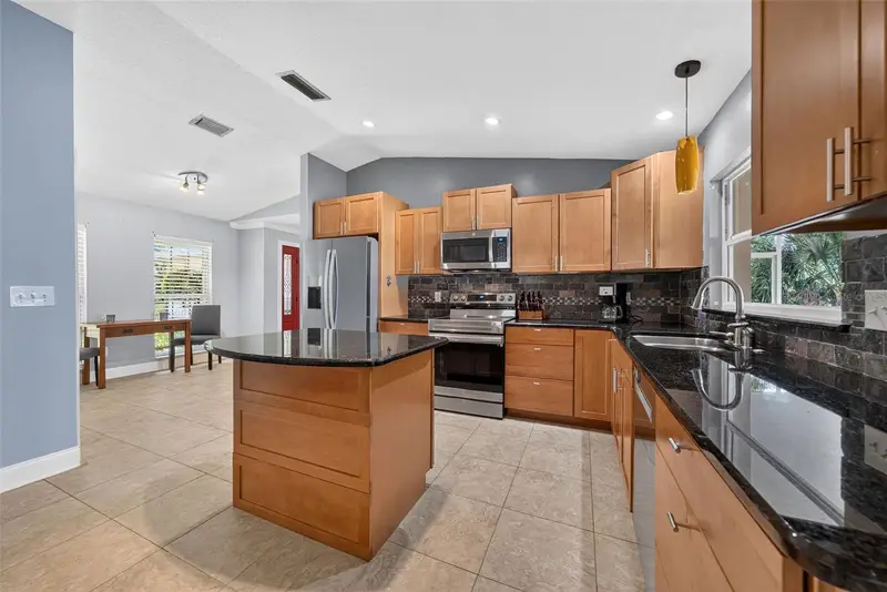 943 Fairway Dr, FL