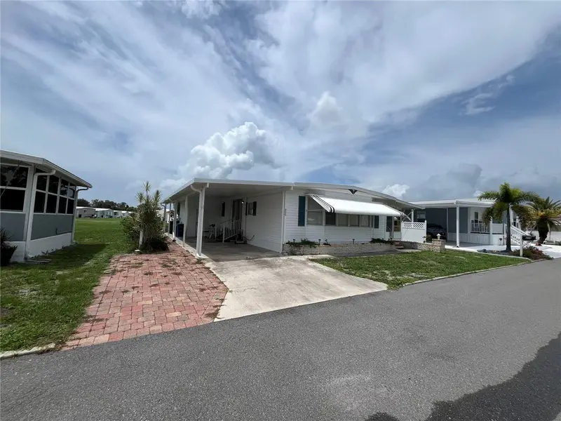 900 Jolanda Cir, FL