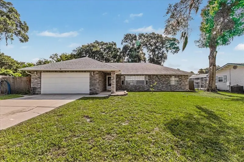 2311 Pine Tree, FL