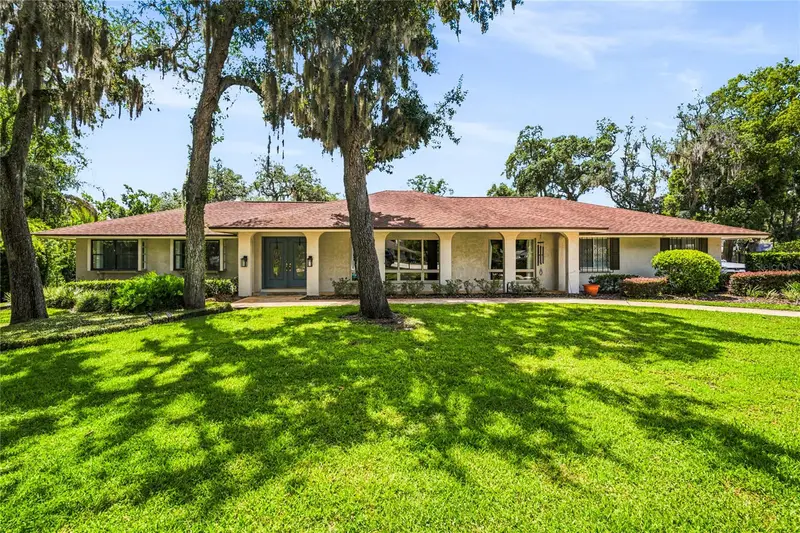 111 Little Oak Ln, FL
