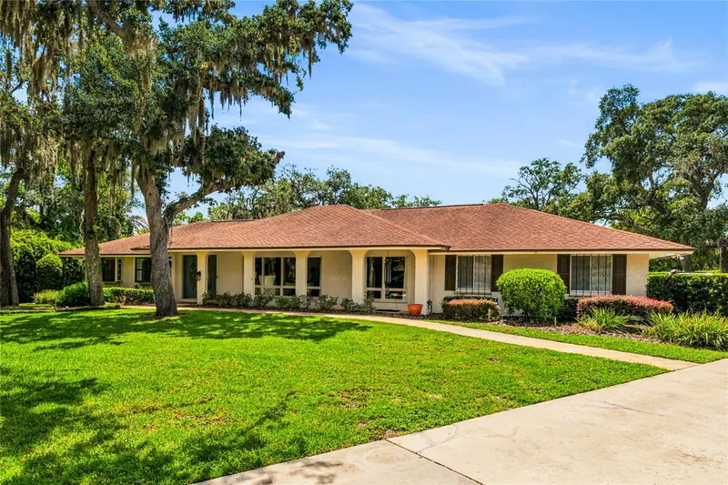 111 Little Oak Ln, FL