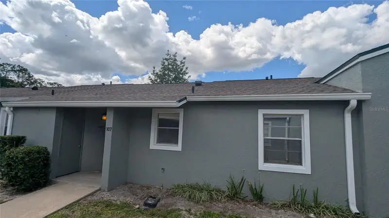 107 Dorchester Sq, FL