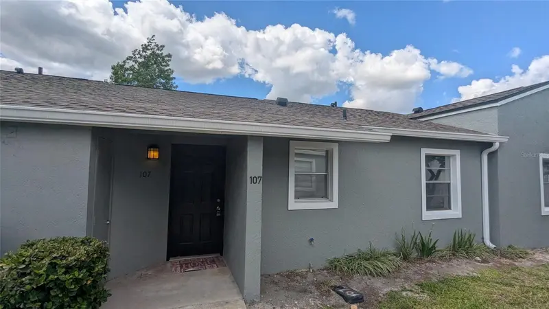 107 Dorchester Sq, FL