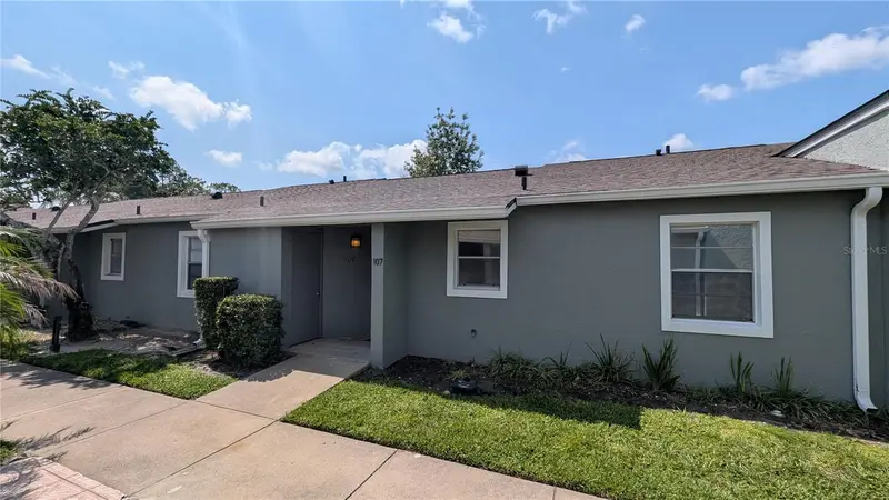 107 Dorchester Sq, FL