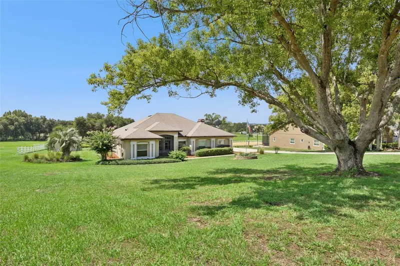 15734 Thoroughbred Ln, FL