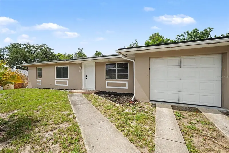 7170 Holiday Dr, FL