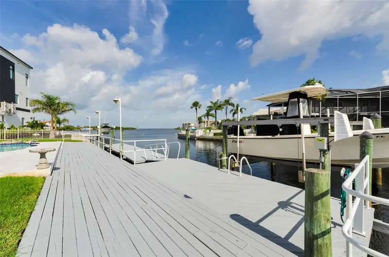 8001 Brighton Dr, FL