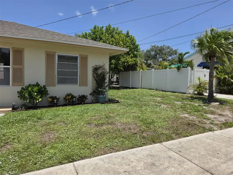 121 Bay St, FL