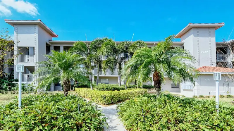 9320 Clubside Cir #2205, FL