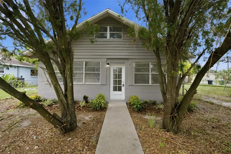 2425 9th Ave E, FL