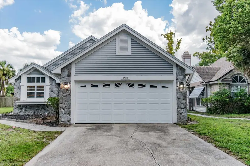 9901 Aloma Bend Ln, FL