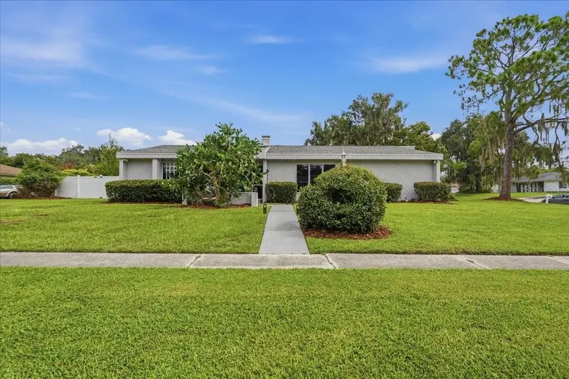 107 Elm Sq S, FL
