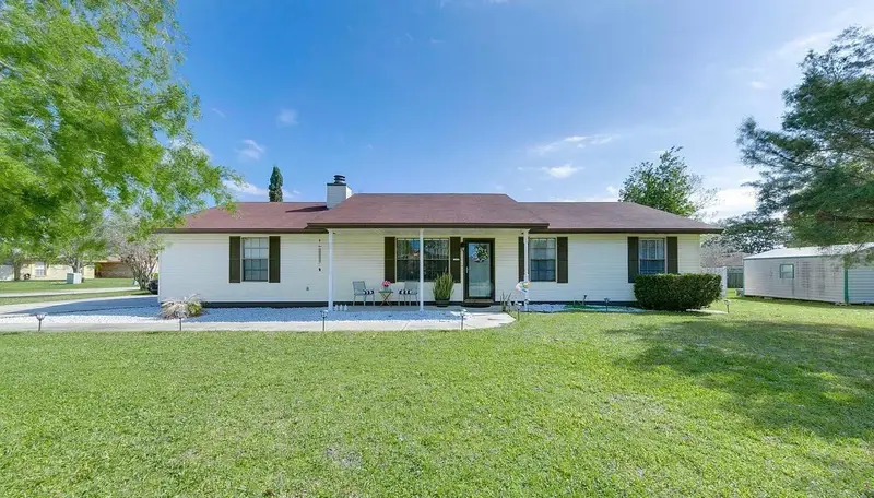 1121 Londonderry Dr, FL