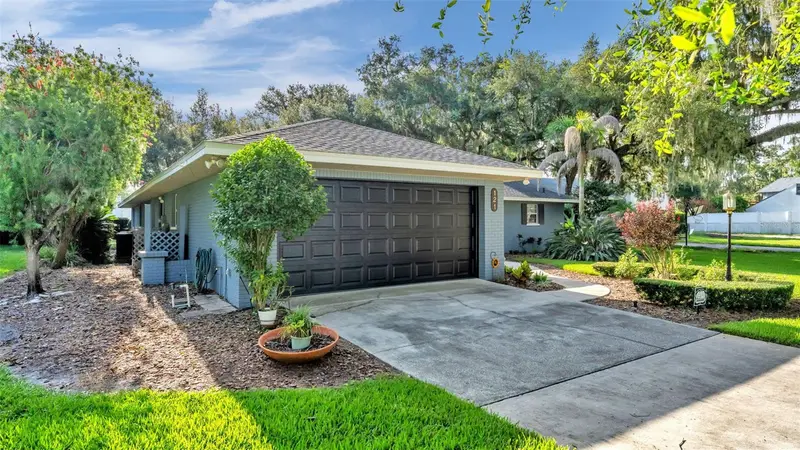121 Shadow Ln, FL