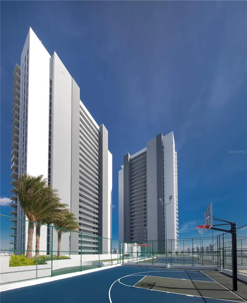 16385 Biscayne Blvd #305, FL