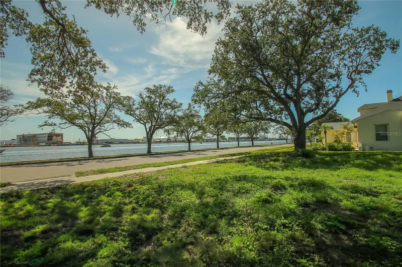 424 Channel Dr, FL
