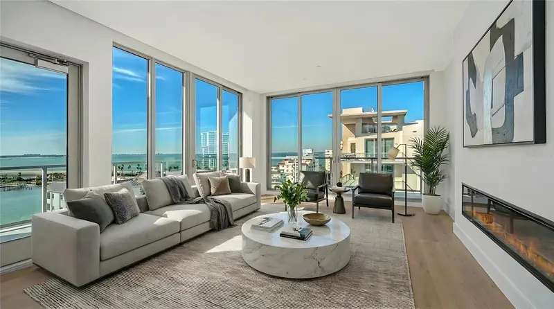 253 Golden Gate Pt #902, FL