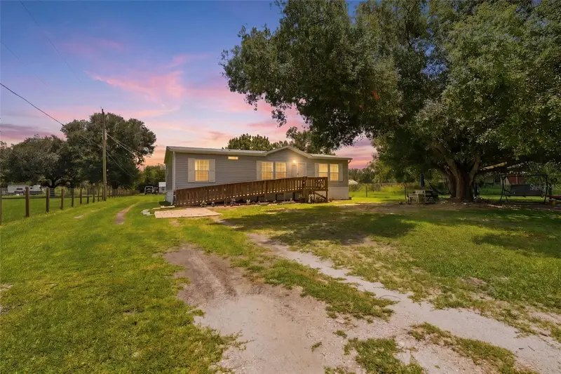 2086 Nw Genes Little Acres Ave, FL