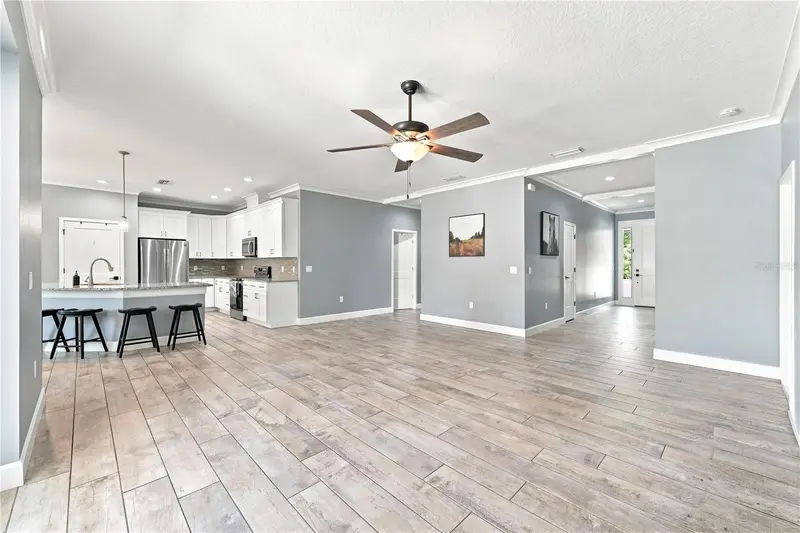125 Longwood Dr, FL