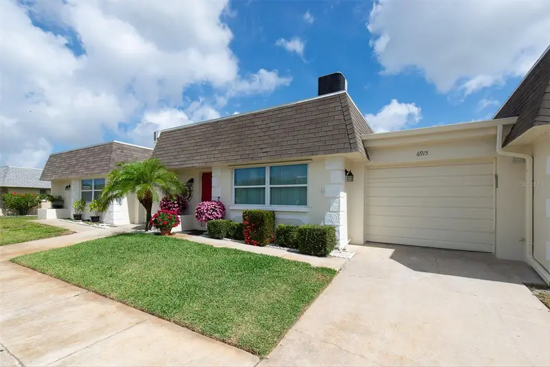 6915 Versailles N, FL