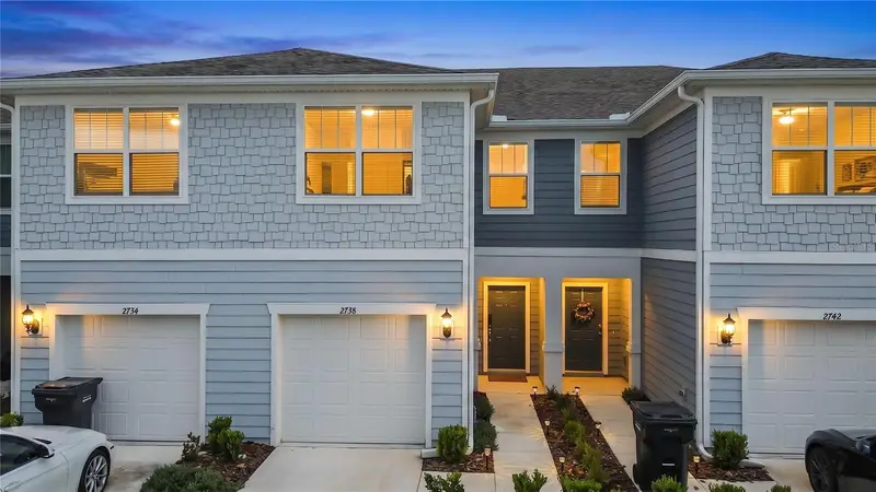 2738 Fetching Trl, FL