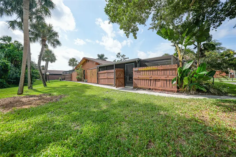 5625 Foxlake Dr, FL