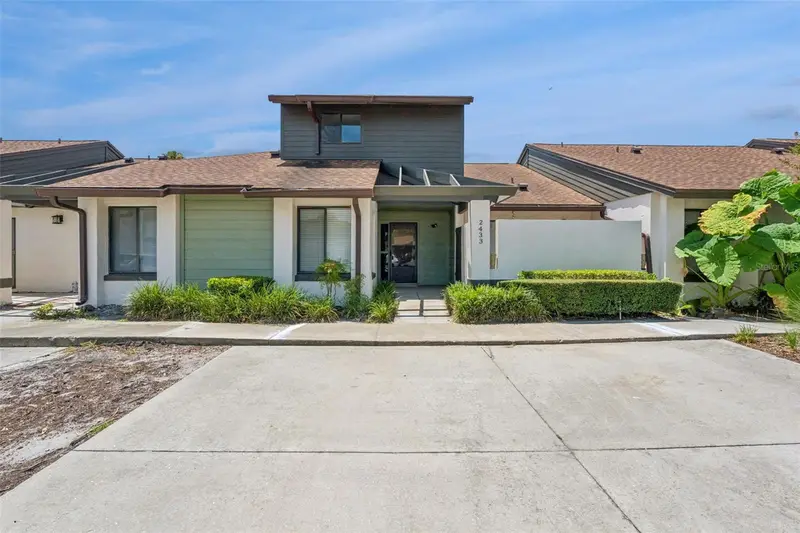 2433 Grand Teton Cir #2433, FL