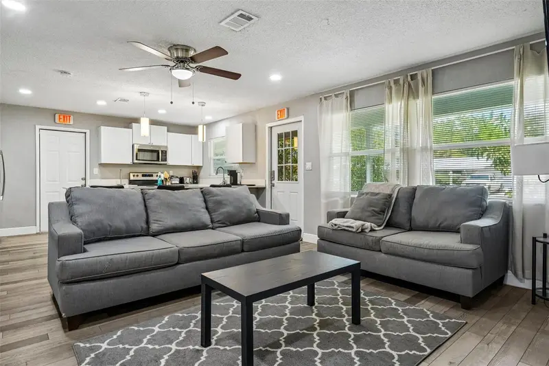 520 Fairfax Ln, FL