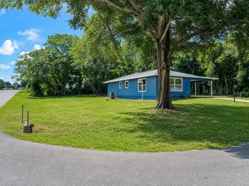 49 Lake Court Loop, FL