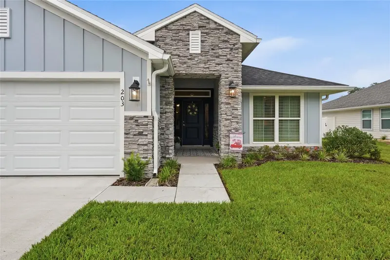 203 Sw Silver Palm Dr, FL
