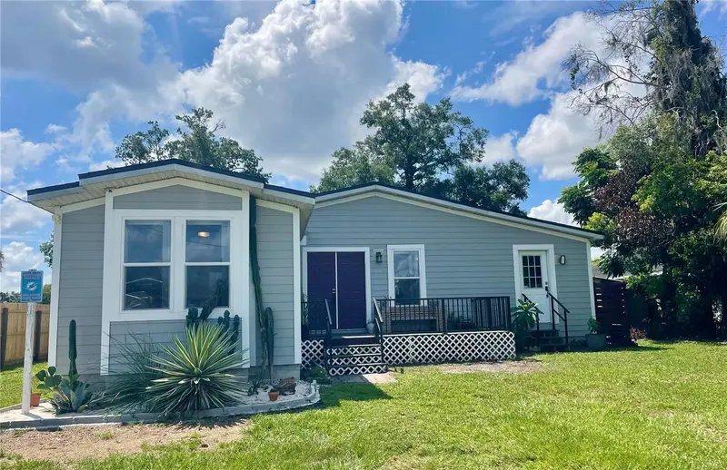 653 Lake Mobile Dr, FL