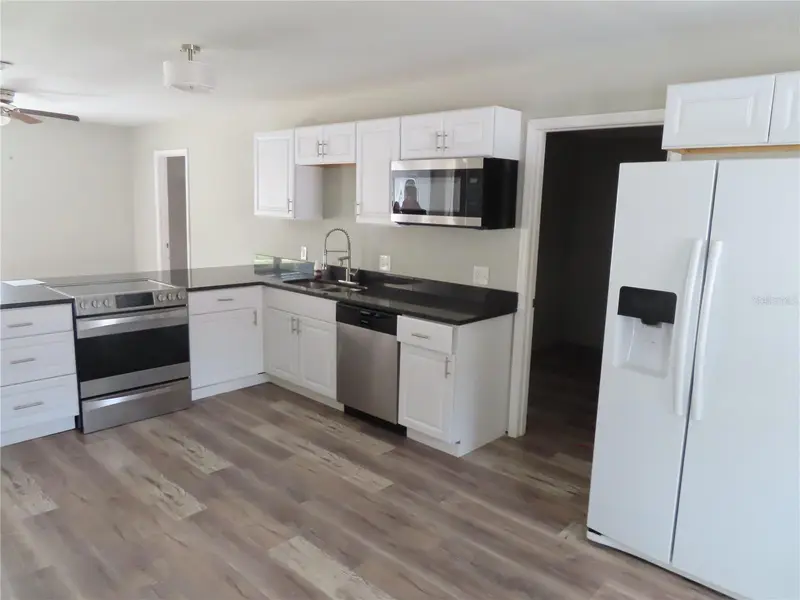 1215 Windsor Cir, FL