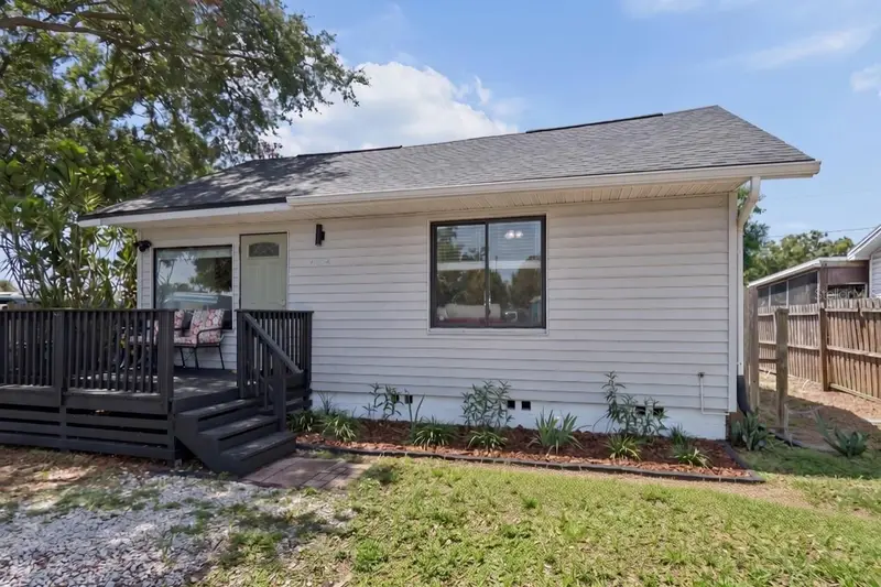 4924 45th Ave N, FL