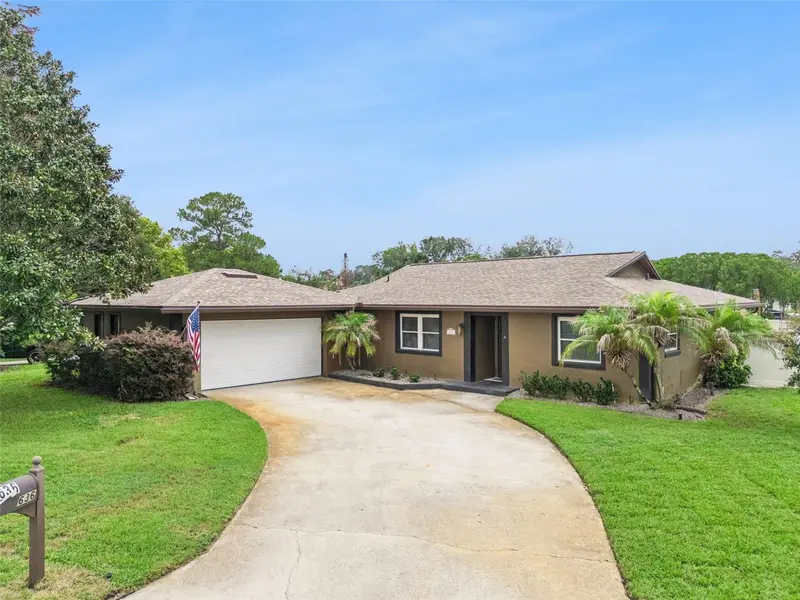 636 Swallow Dr, FL