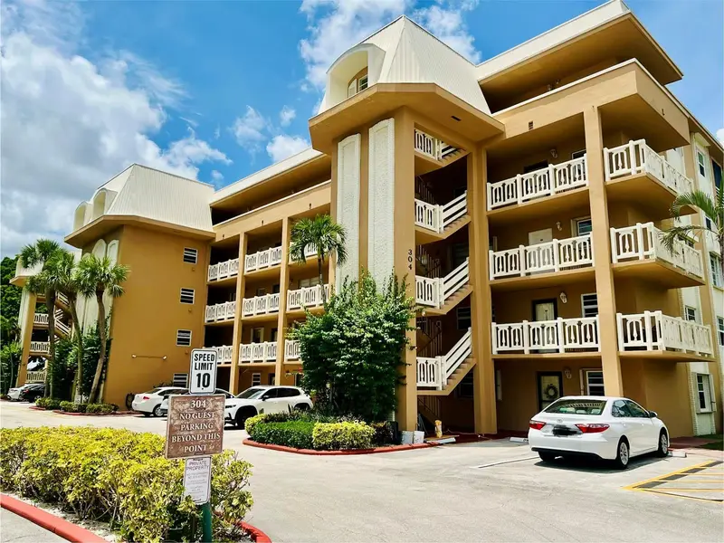 304 Golfview Rd #Ph7, FL