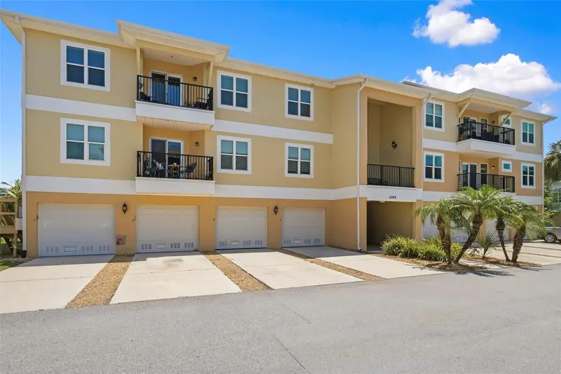 5064 Royal Palms Way #204, FL