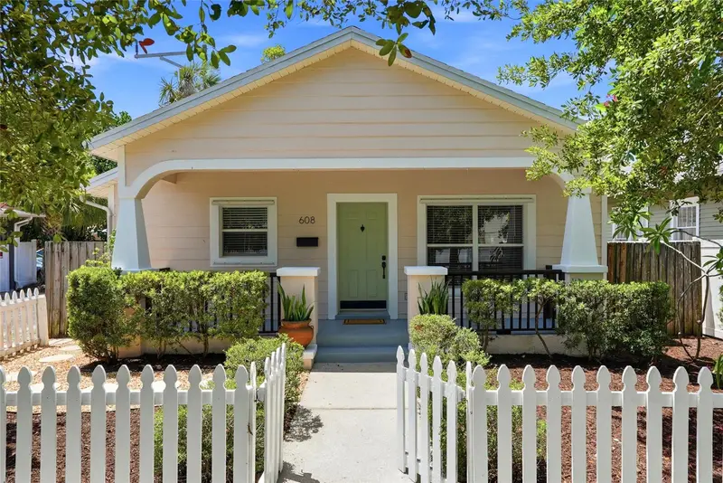 608 9th Ave N, FL