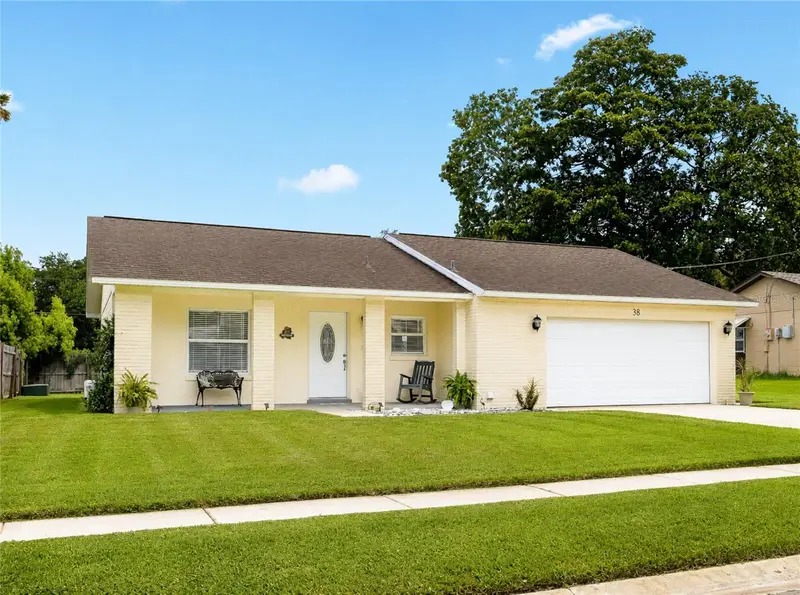 38 Laurel Oaks Cir, FL